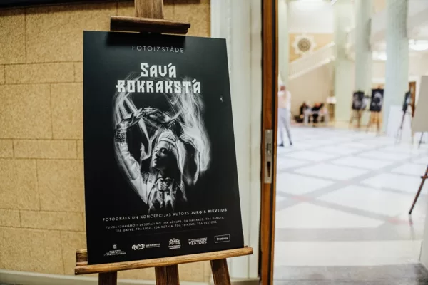 Savā rokrakstā