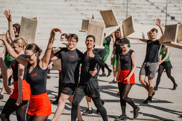 "Kopā augšup" modelēšanas mēģinājums Mežaparkā
