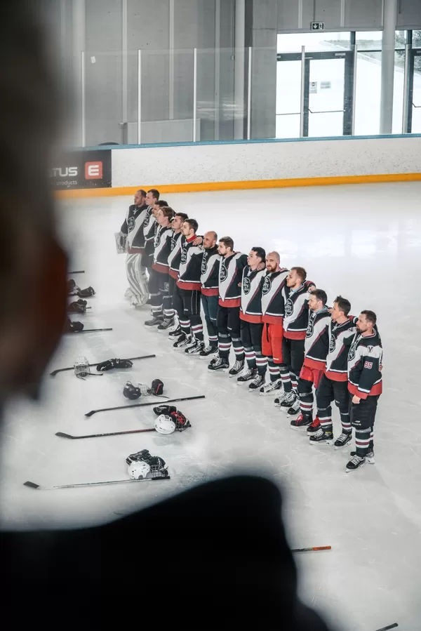 Draudzīgais hokeja duelis '25