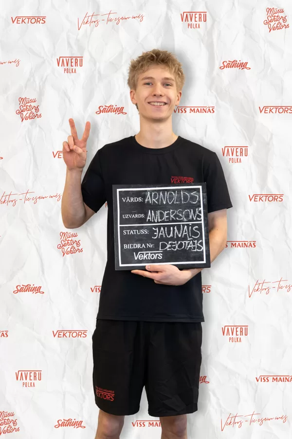 (Arnolds)(Dejo Vektorā kopš 2025. gada)