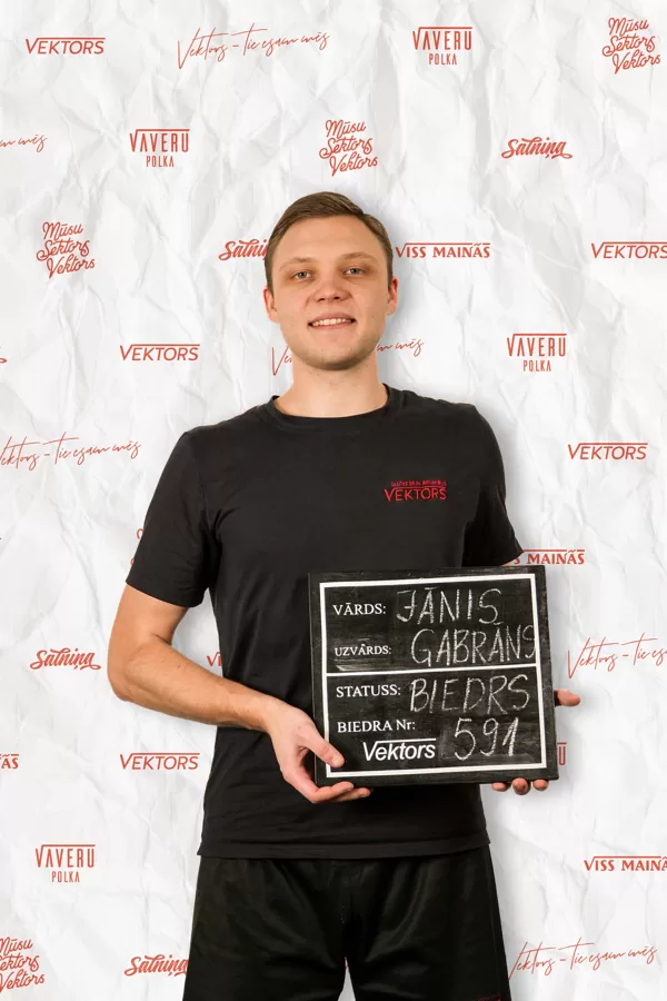 (Jānis)(Dejo Vektorā kopš 2018. gada)